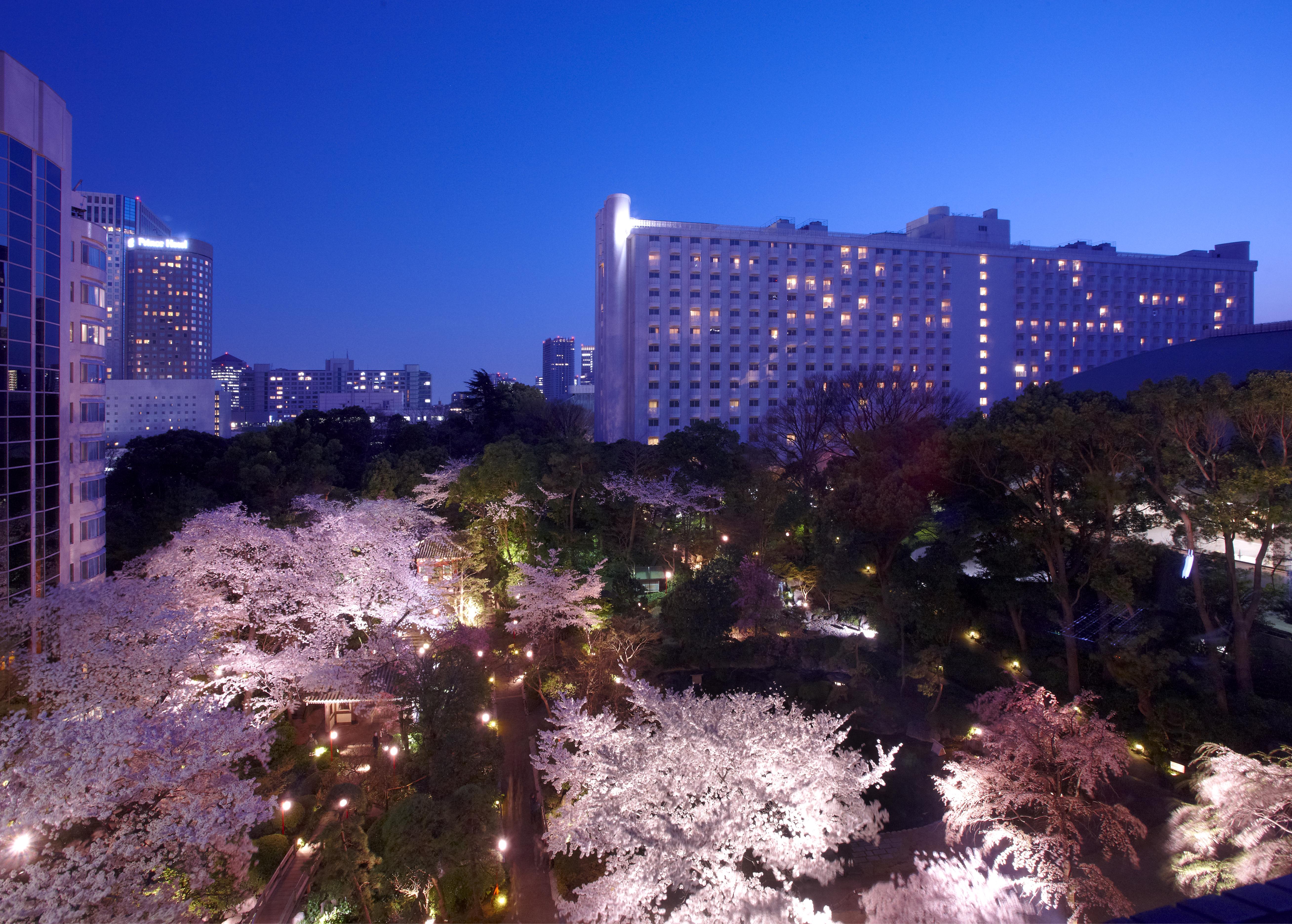 Grand Prince Hotel Shin Takanawa Präfektur Tokio Exterior foto The campus at night